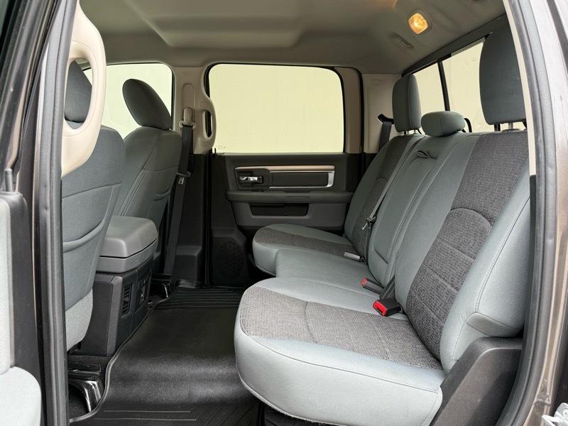 RAM 1500 SLT Crew Cab 2WD 2016