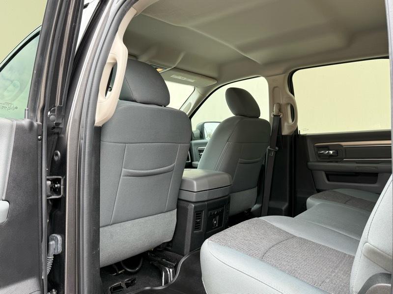 RAM 1500 SLT Crew Cab 2WD 2016