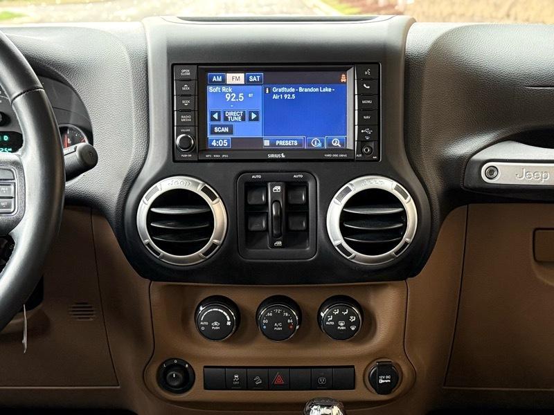 Jeep Wrangler Unlimited Sahara 4WD 2014