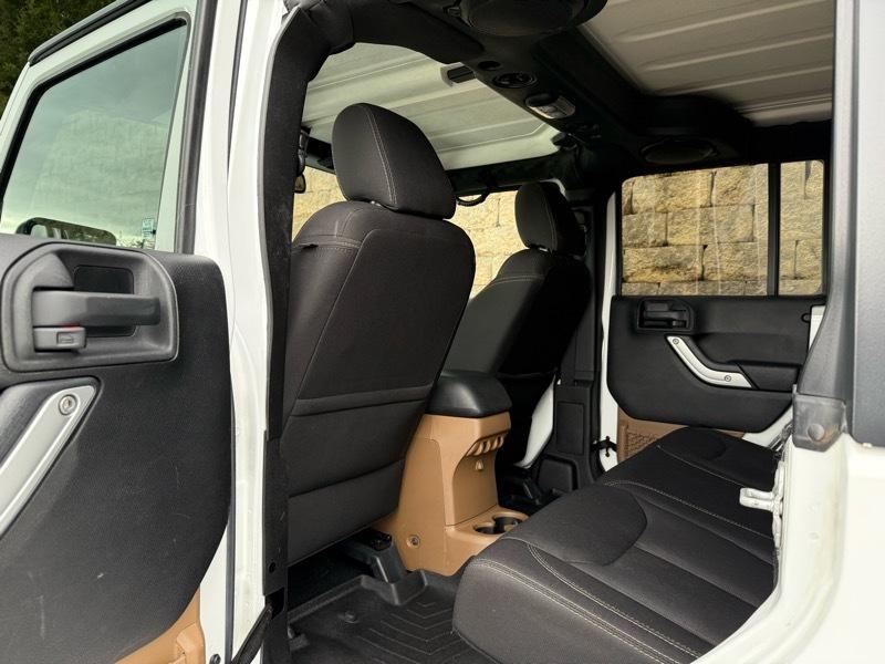 Jeep Wrangler Unlimited Sahara 4WD 2014