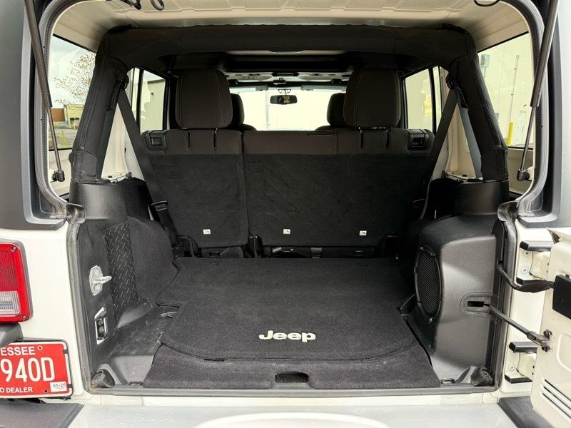 Jeep Wrangler Unlimited Sahara 4WD 2014