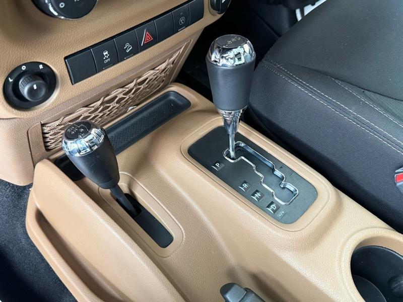 Jeep Wrangler Unlimited Sahara 4WD 2014