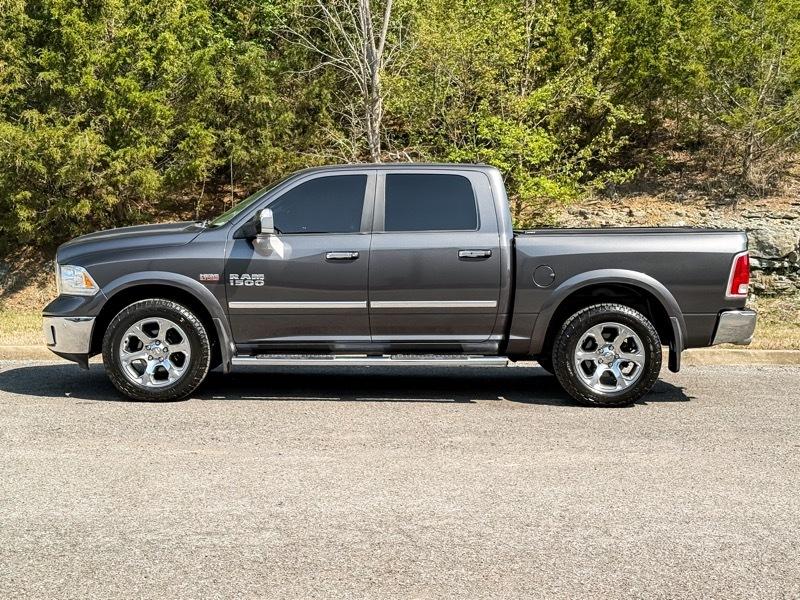 RAM 1500 Laramie Crew Cab SWB 4WD 2016