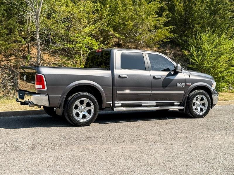 RAM 1500 Laramie Crew Cab SWB 4WD 2016