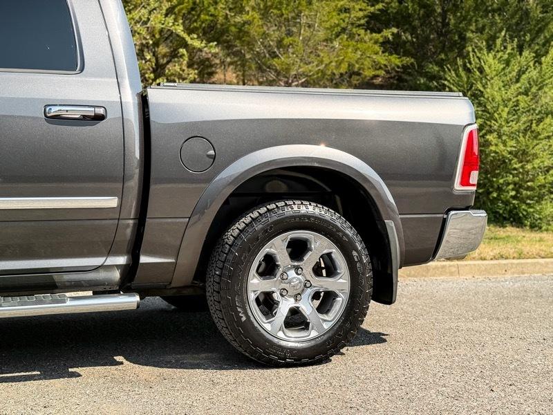 RAM 1500 Laramie Crew Cab SWB 4WD 2016