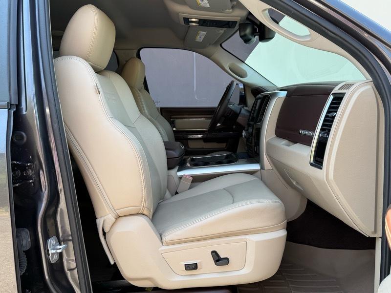 RAM 1500 Laramie Crew Cab SWB 4WD 2016