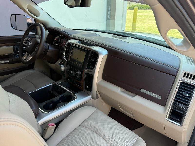 RAM 1500 Laramie Crew Cab SWB 4WD 2016