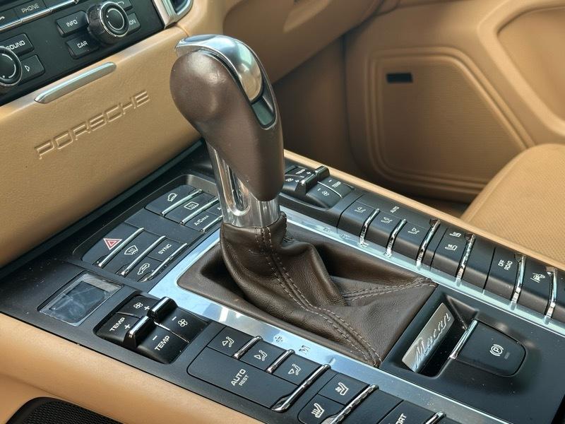 Porsche Macan Turbo AWD 2016