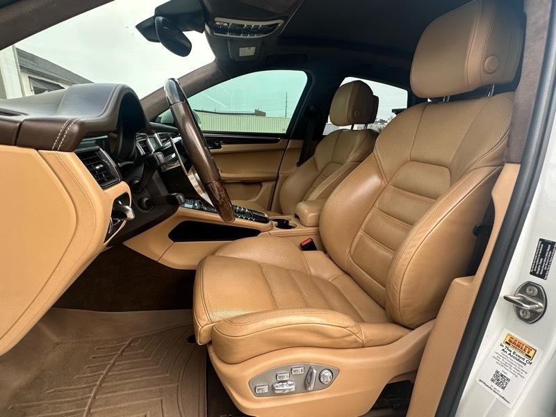 Porsche Macan Turbo AWD 2016