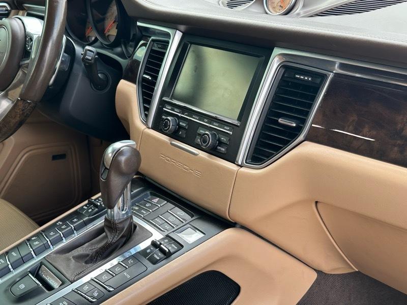 Porsche Macan Turbo AWD 2016