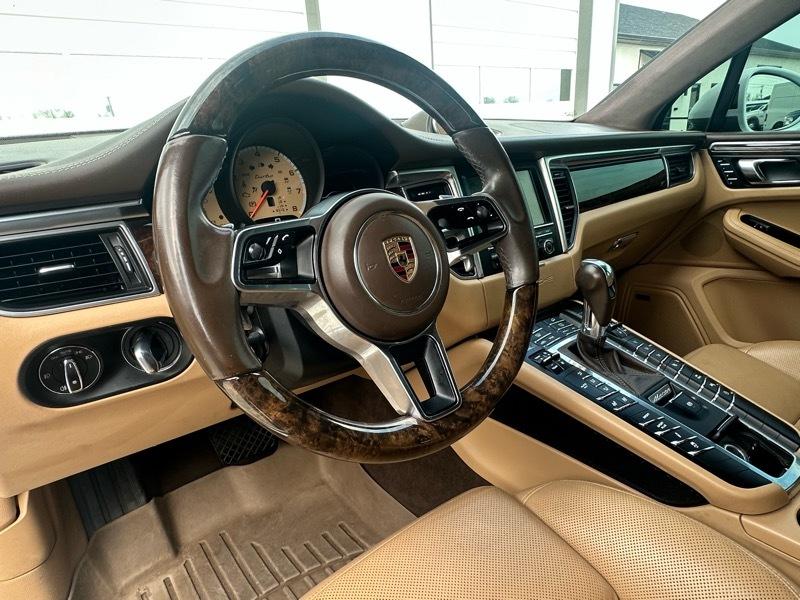 Porsche Macan Turbo AWD 2016