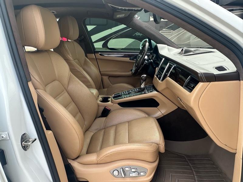 Porsche Macan Turbo AWD 2016