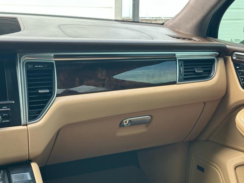 Porsche Macan Turbo AWD 2016