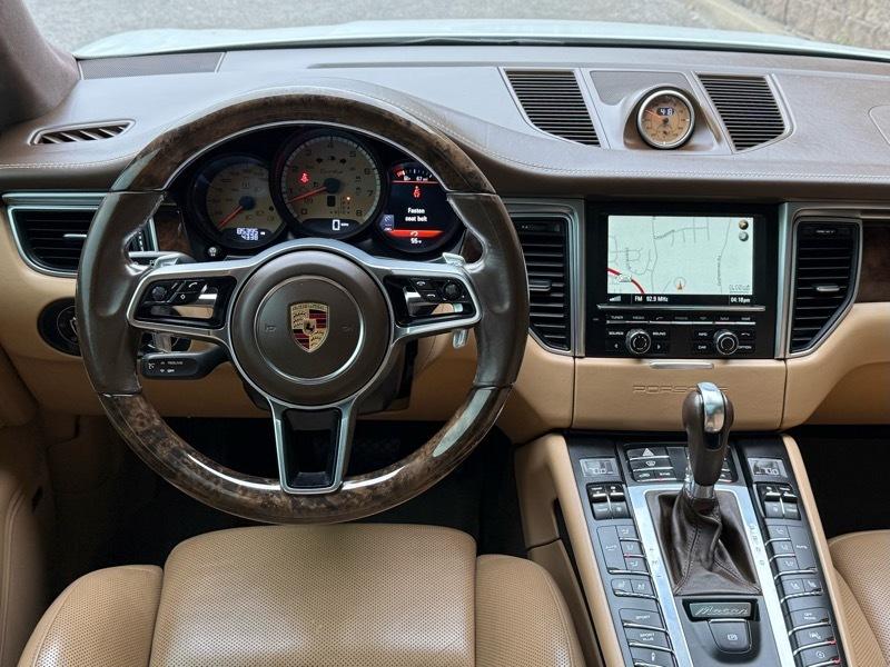 Porsche Macan Turbo AWD 2016