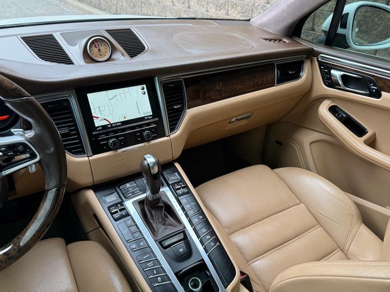 Porsche Macan Turbo AWD 2016