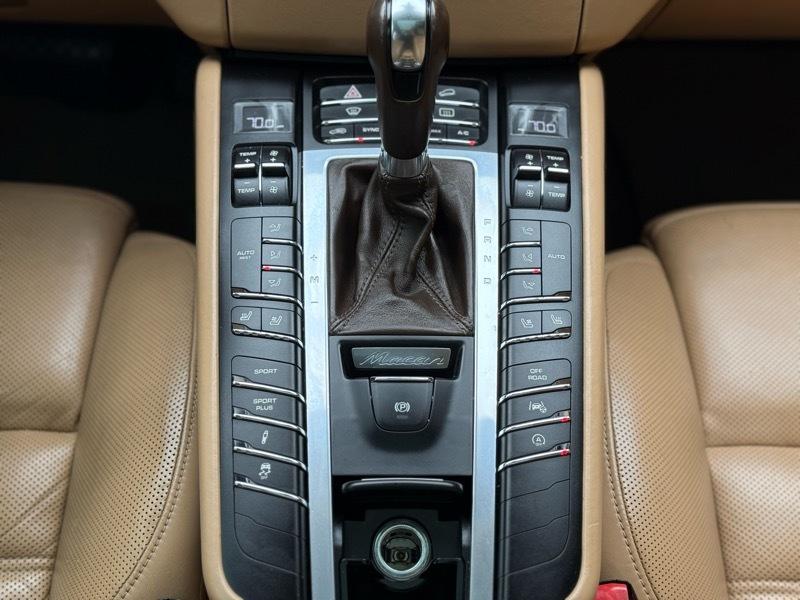 Porsche Macan Turbo AWD 2016