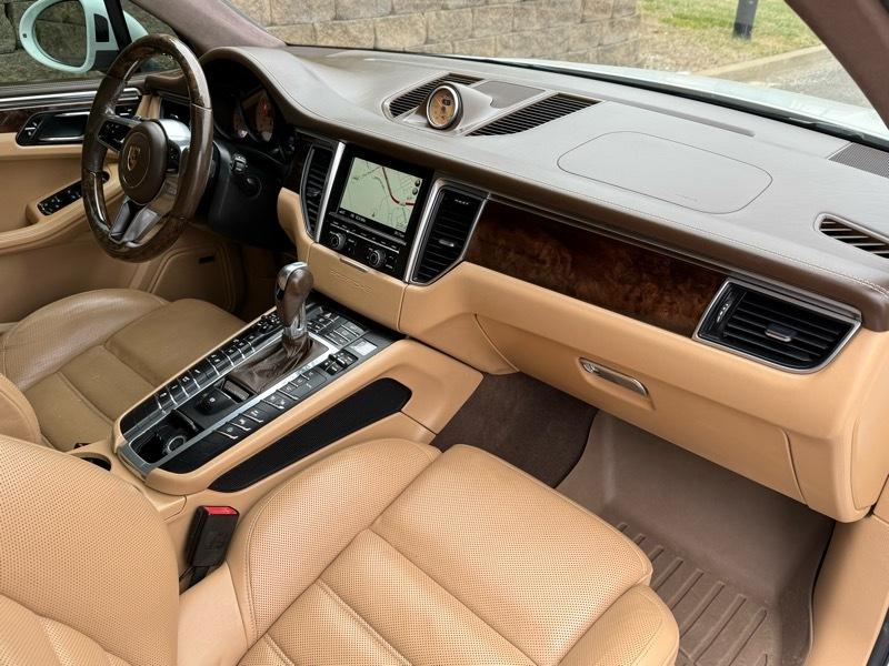 Porsche Macan Turbo AWD 2016