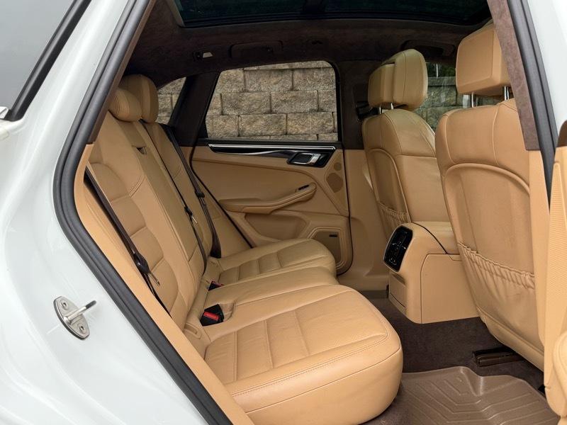 Porsche Macan Turbo AWD 2016