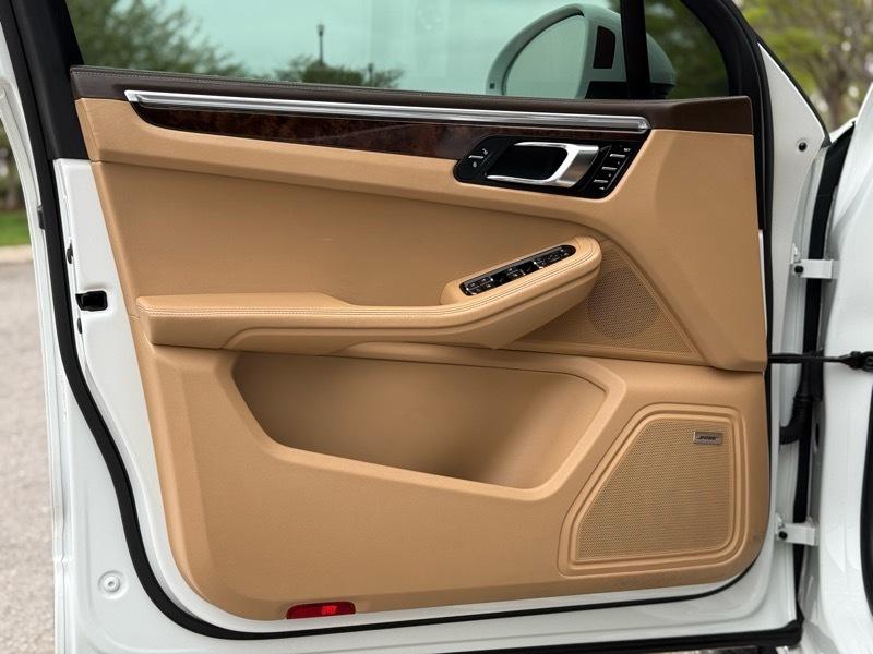 Porsche Macan Turbo AWD 2016