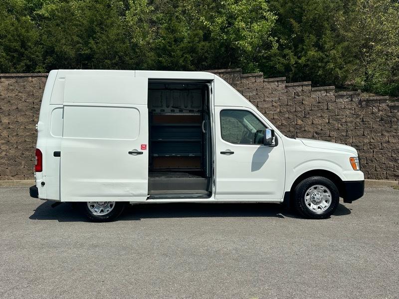 Nissan NV Cargo 2500 HD SV V8 High Roof 2017