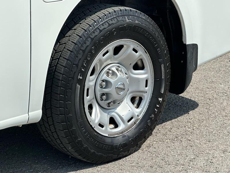 Nissan NV Cargo 2500 HD SV V8 High Roof 2017