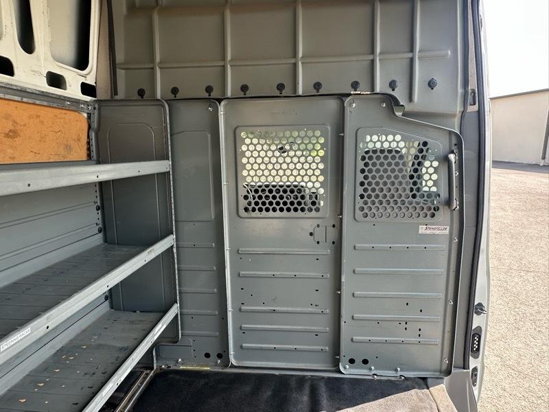 Nissan NV Cargo 2500 HD SV V8 High Roof 2017