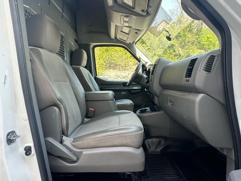 Nissan NV Cargo 2500 HD SV V8 High Roof 2017