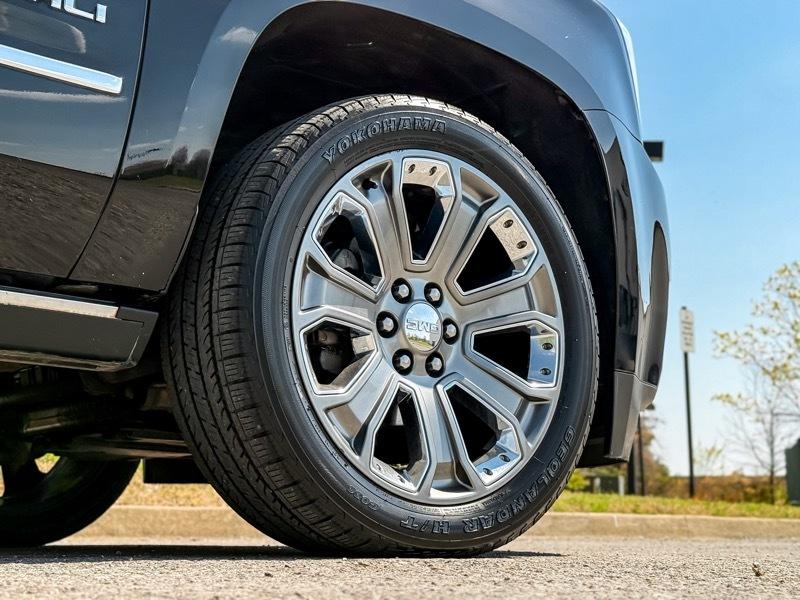 GMC Yukon Denali 4WD 2015