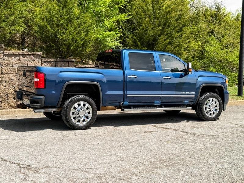 GMC Sierra 2500HD Denali Crew Cab 4WD 2016