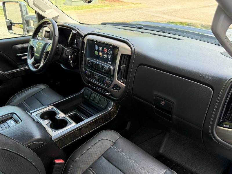 GMC Sierra 2500HD Denali Crew Cab 4WD 2016
