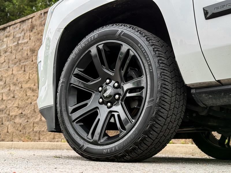 Cadillac Escalade Premium Luxury 4D SUV 4WD 2018