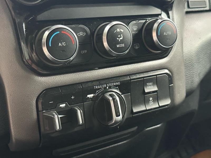 RAM 1500 Big Horn Quad Cab 4WD 2021