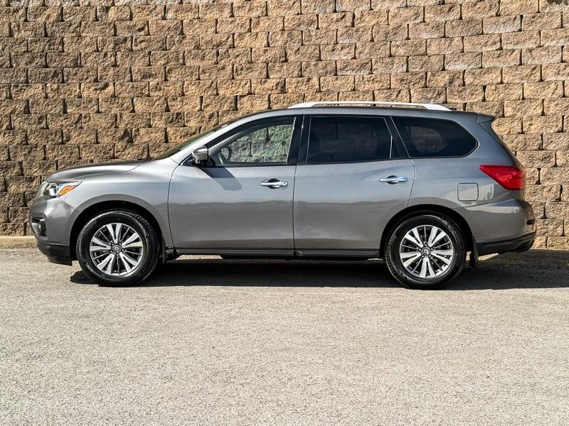 Nissan Pathfinder SL 4WD 2017