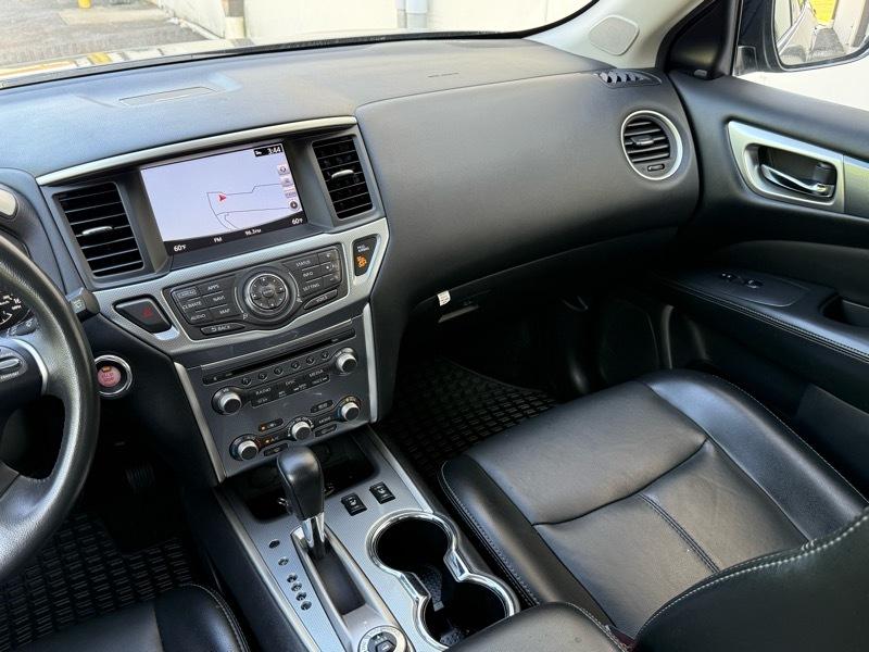 Nissan Pathfinder SL 4WD 2017