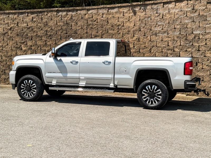 GMC Sierra 2500HD Denali Crew Cab 4WD 2018
