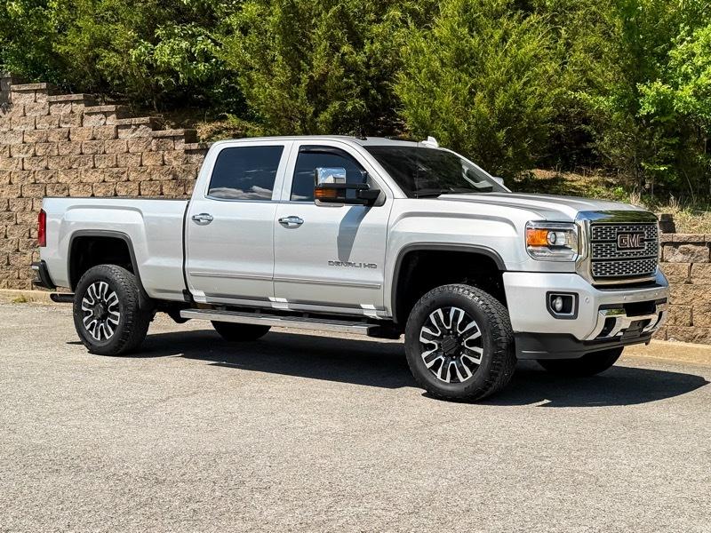GMC Sierra 2500HD Denali Crew Cab 4WD 2018