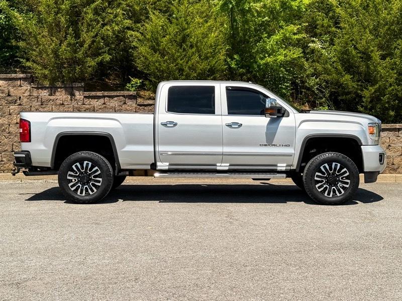 GMC Sierra 2500HD Denali Crew Cab 4WD 2018