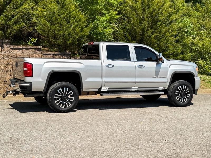 GMC Sierra 2500HD Denali Crew Cab 4WD 2018