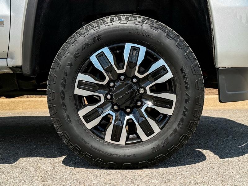 GMC Sierra 2500HD Denali Crew Cab 4WD 2018