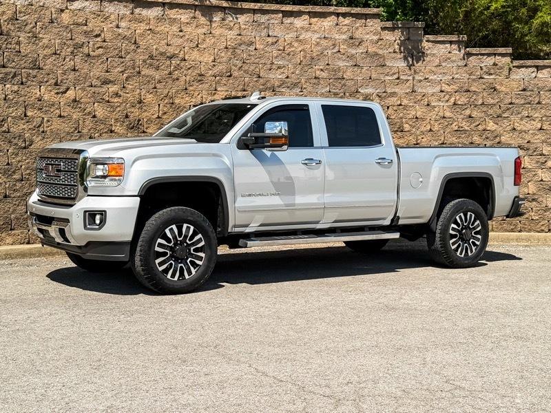 GMC Sierra 2500HD Denali Crew Cab 4WD 2018