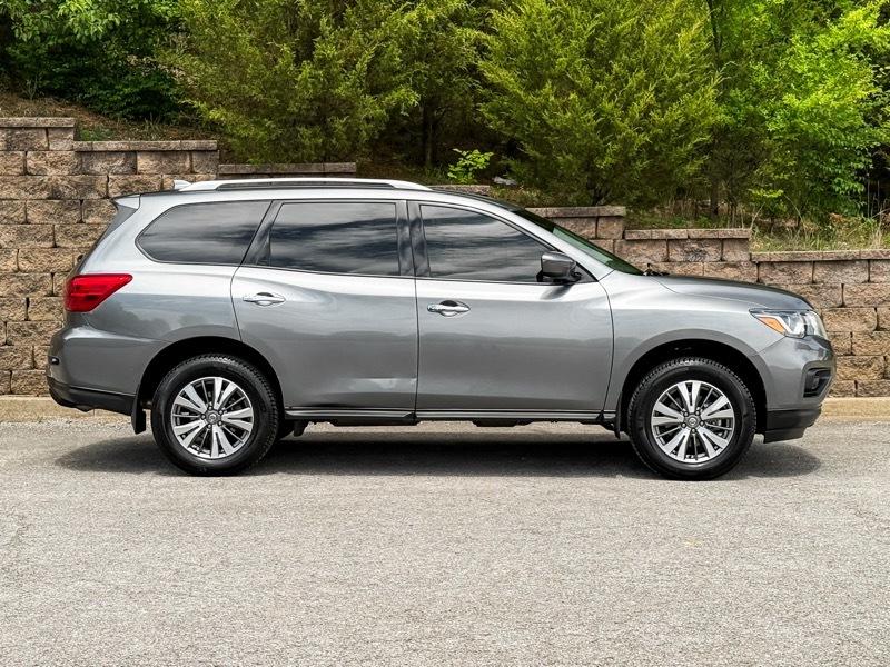 Nissan Pathfinder SV 4WD 2020