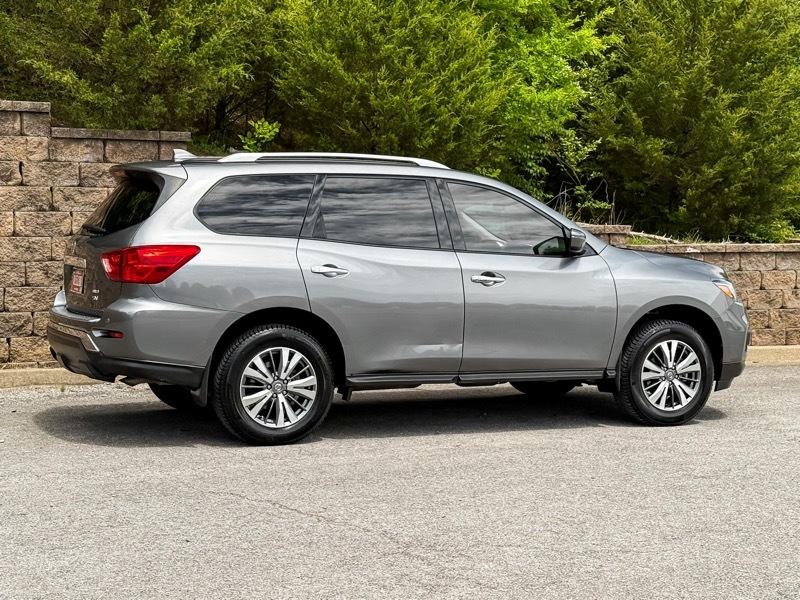 Nissan Pathfinder SV 4WD 2020