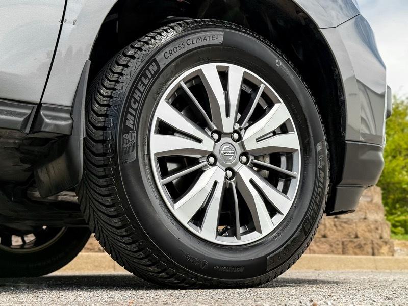 Nissan Pathfinder SV 4WD 2020
