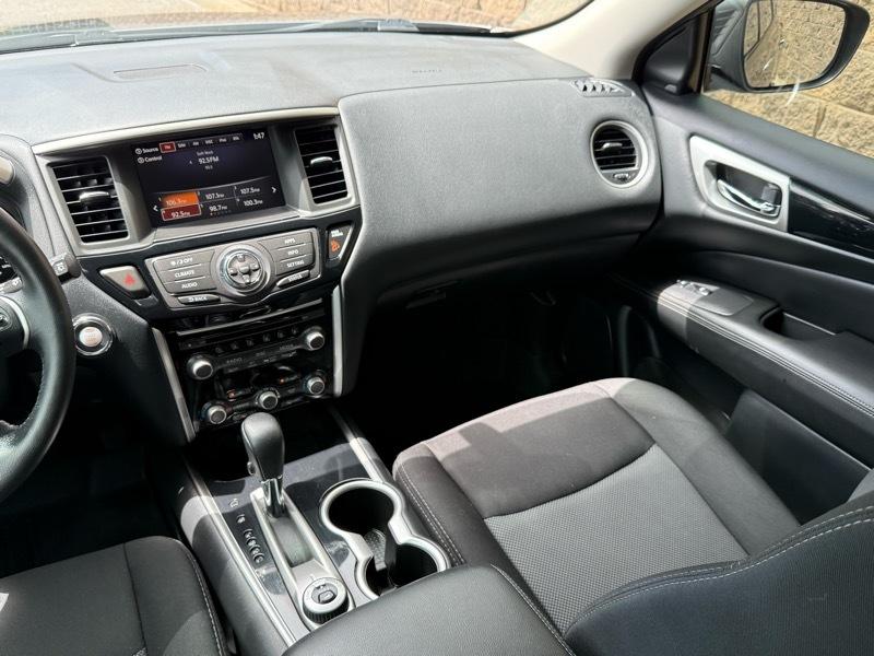Nissan Pathfinder SV 4WD 2020