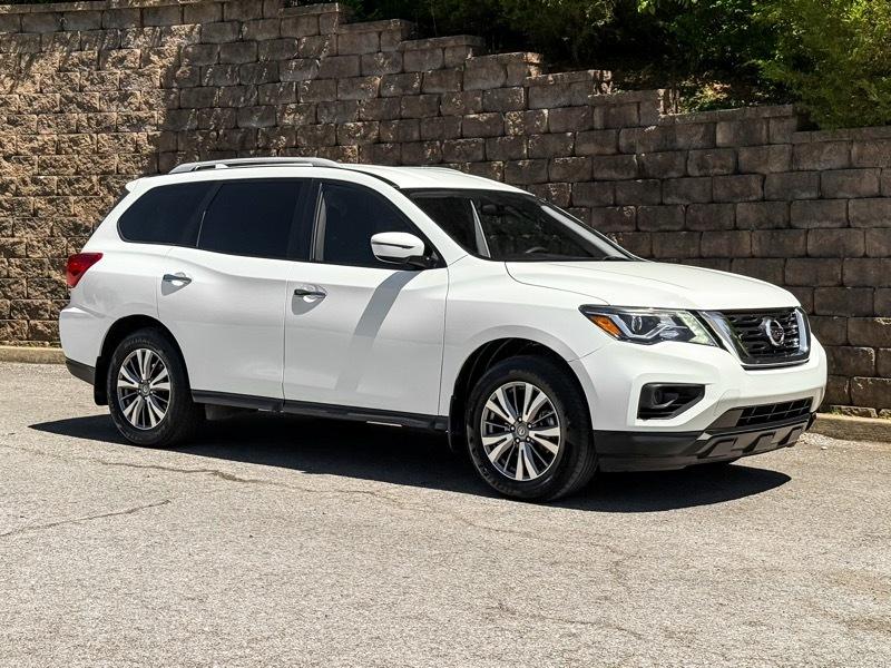 Nissan Pathfinder S 2020