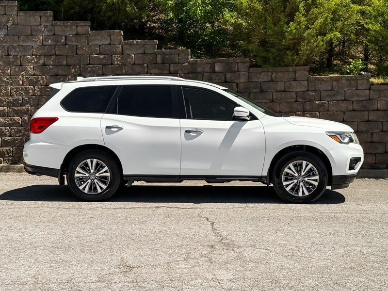 Nissan Pathfinder S 2020