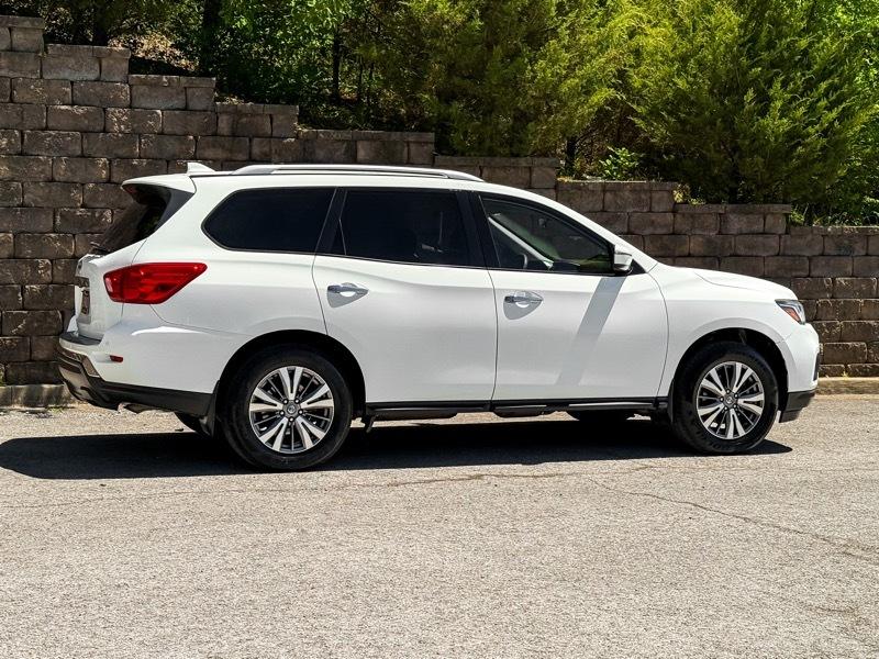 Nissan Pathfinder S 2020