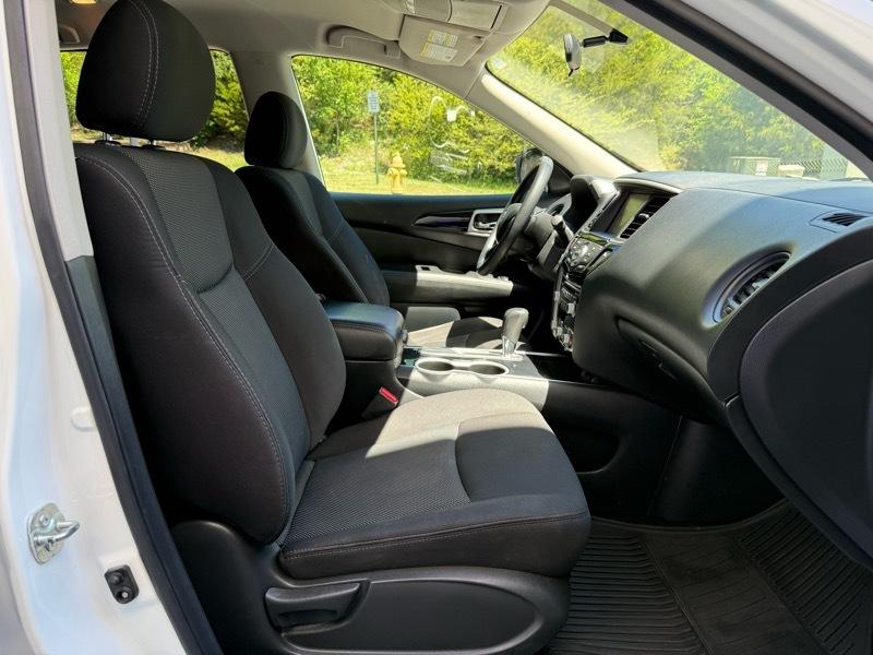 Nissan Pathfinder S 2020