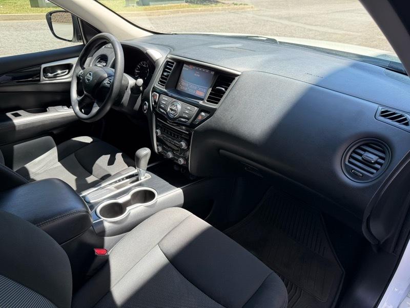 Nissan Pathfinder S 2020