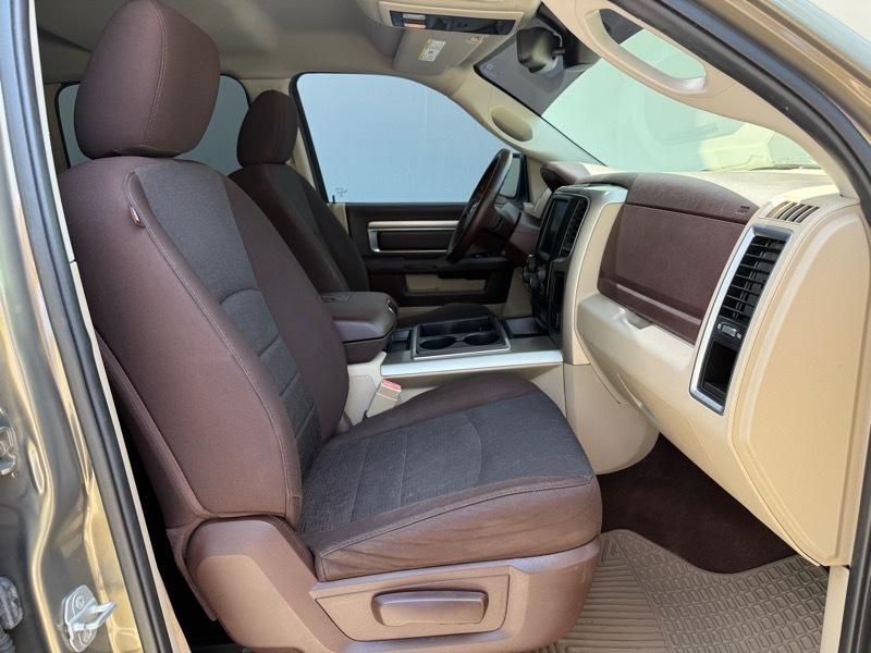 RAM 1500 Big Horn Crew Cab 4WD 2015
